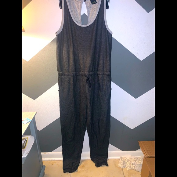 women’s jumpsuit / also a great maternity outfit! - Picture 2 of 9